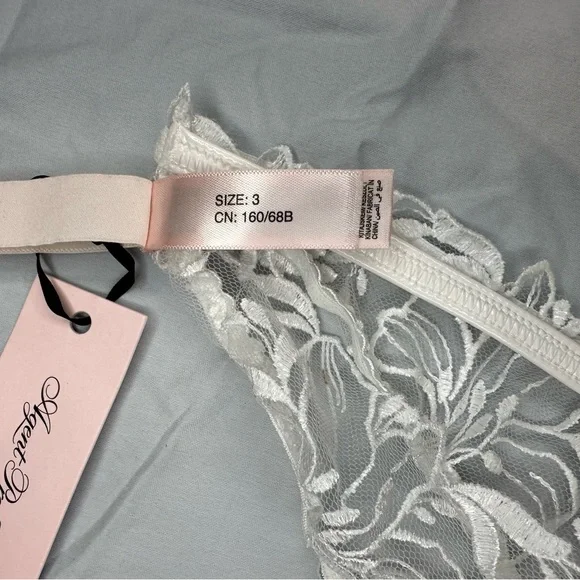 AGENT PROVOCATEUR lacy bra and thong set - Picture 5 of 5